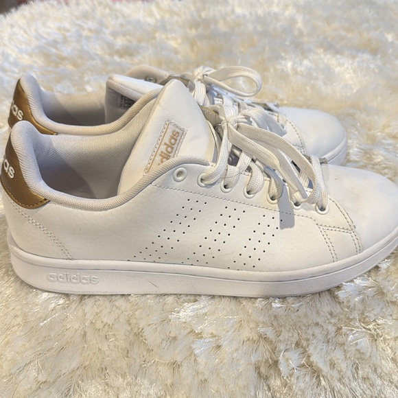 👟ADIDAS PERFORATED STRIPE 👟 - Picture 3 of 6